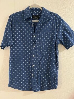 Tilly's Navy Blue Short-Sleeve Button-Down Shirt